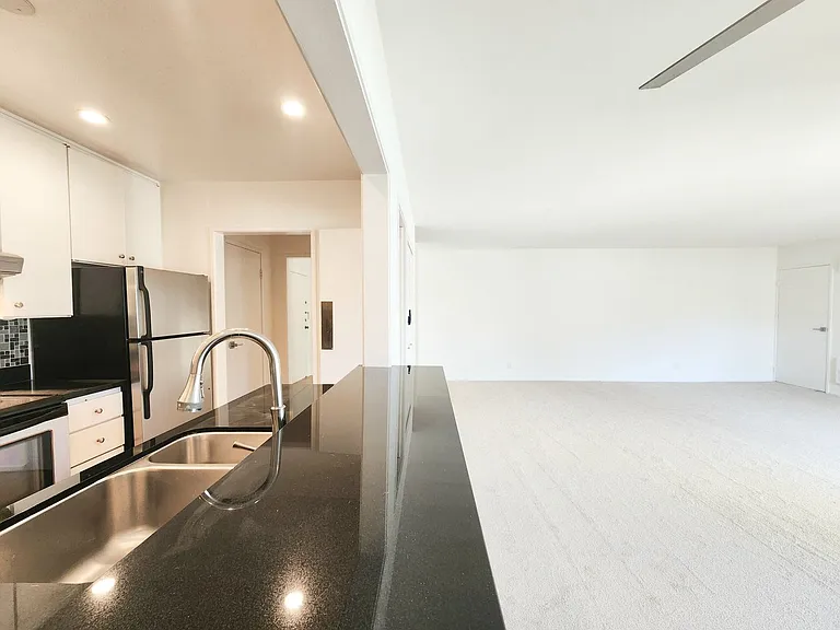 902 Peninsula Ave #405 — Photo 14