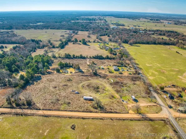 8012 S Farris Rd, Atoka, OK 74525