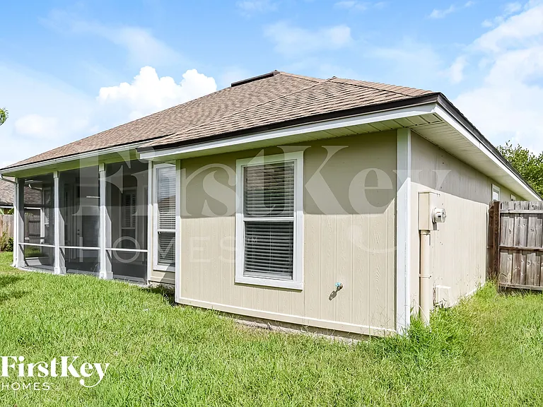2352 Longmont Dr — Photo 15