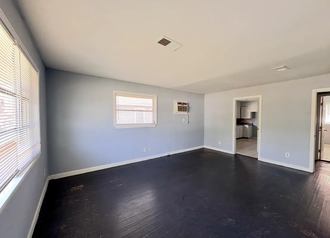 2 bed, 1.0 bath, 939 sqft, $950 — Photo 2