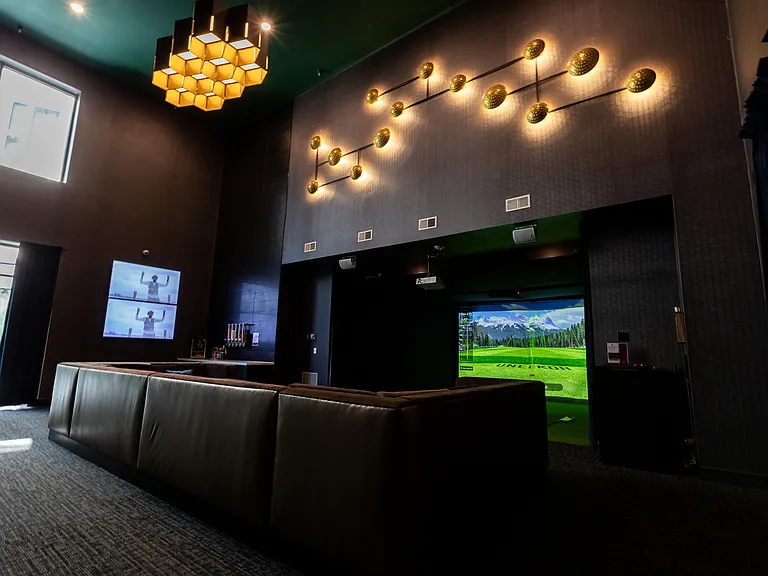 Mckenzie | Golf Lounge