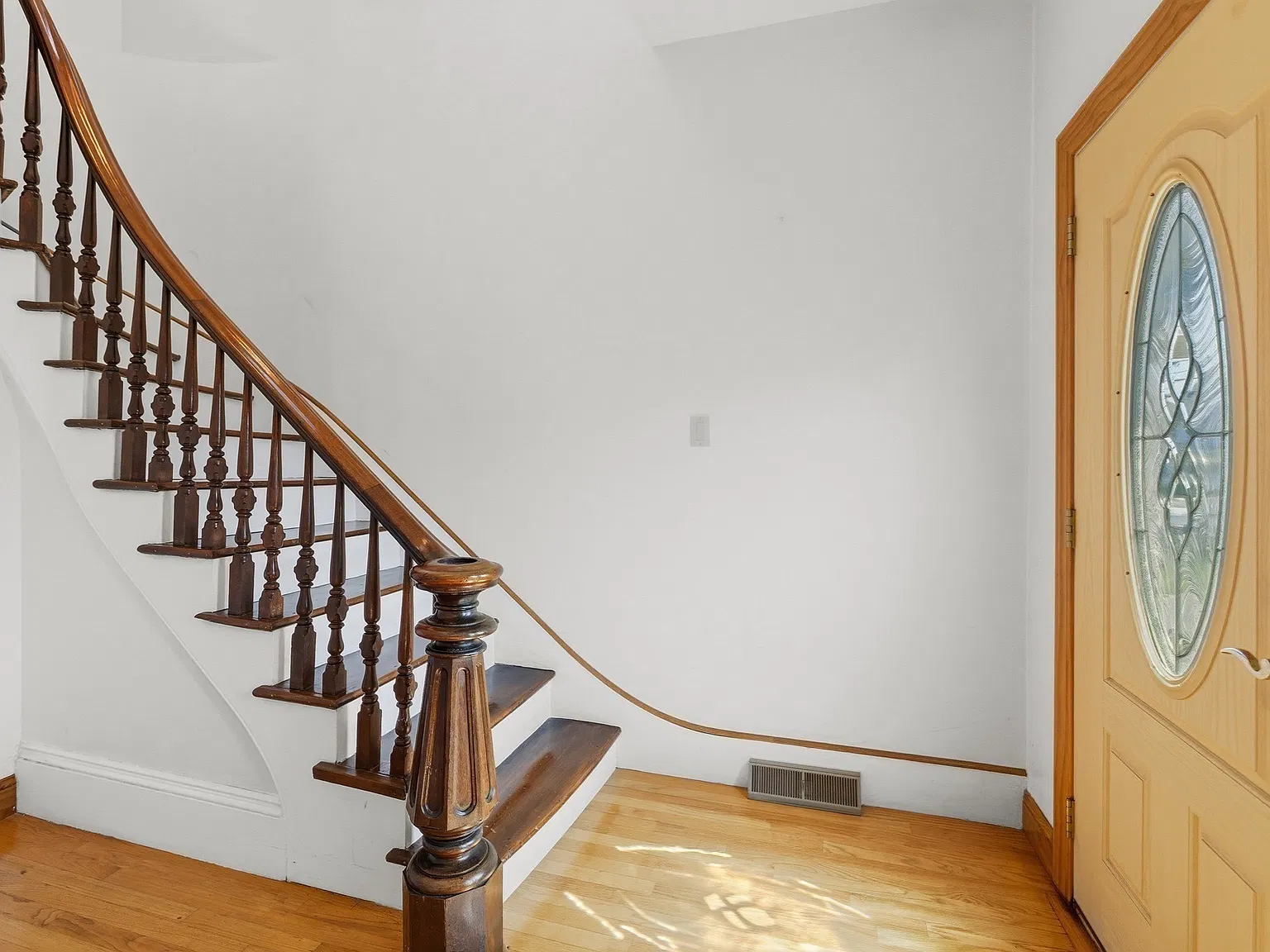 2 bed, 1100 sqft, $2,000 — Photo 3
