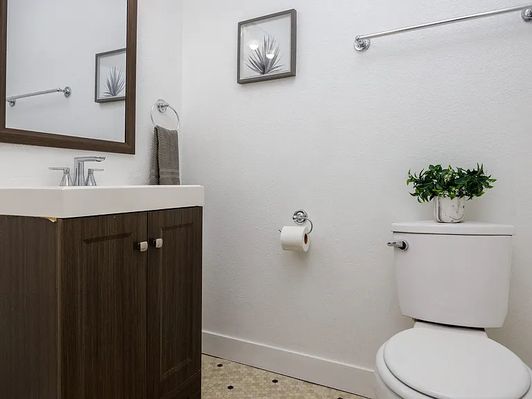 6021 Carlton Way — Photo 16