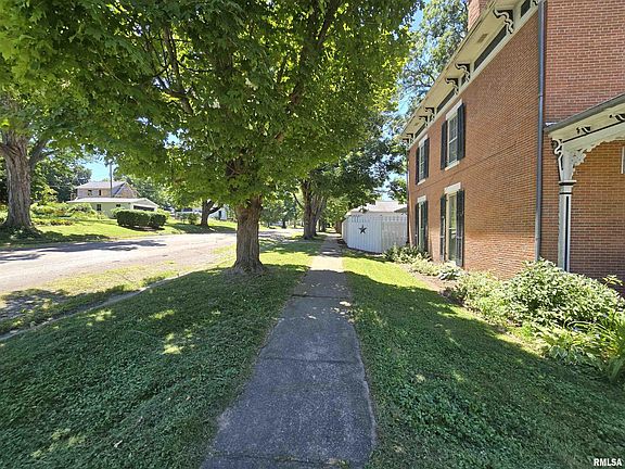 3rd image of 650 Crawford St