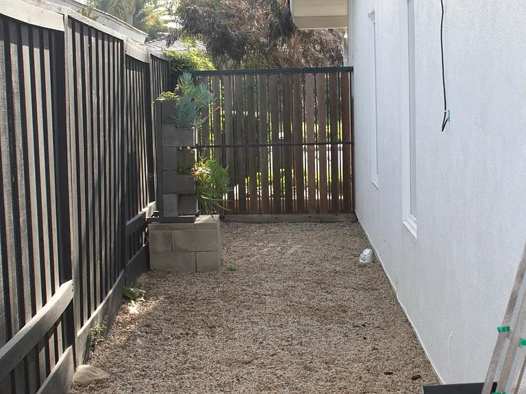 1207 Devon Ln — Photo 20