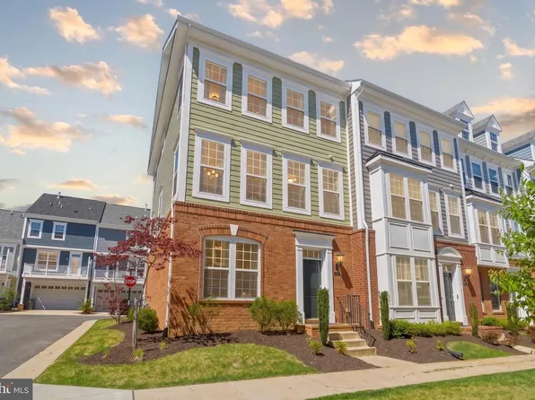 55 Jockey Dr, La Plata, MD 20646