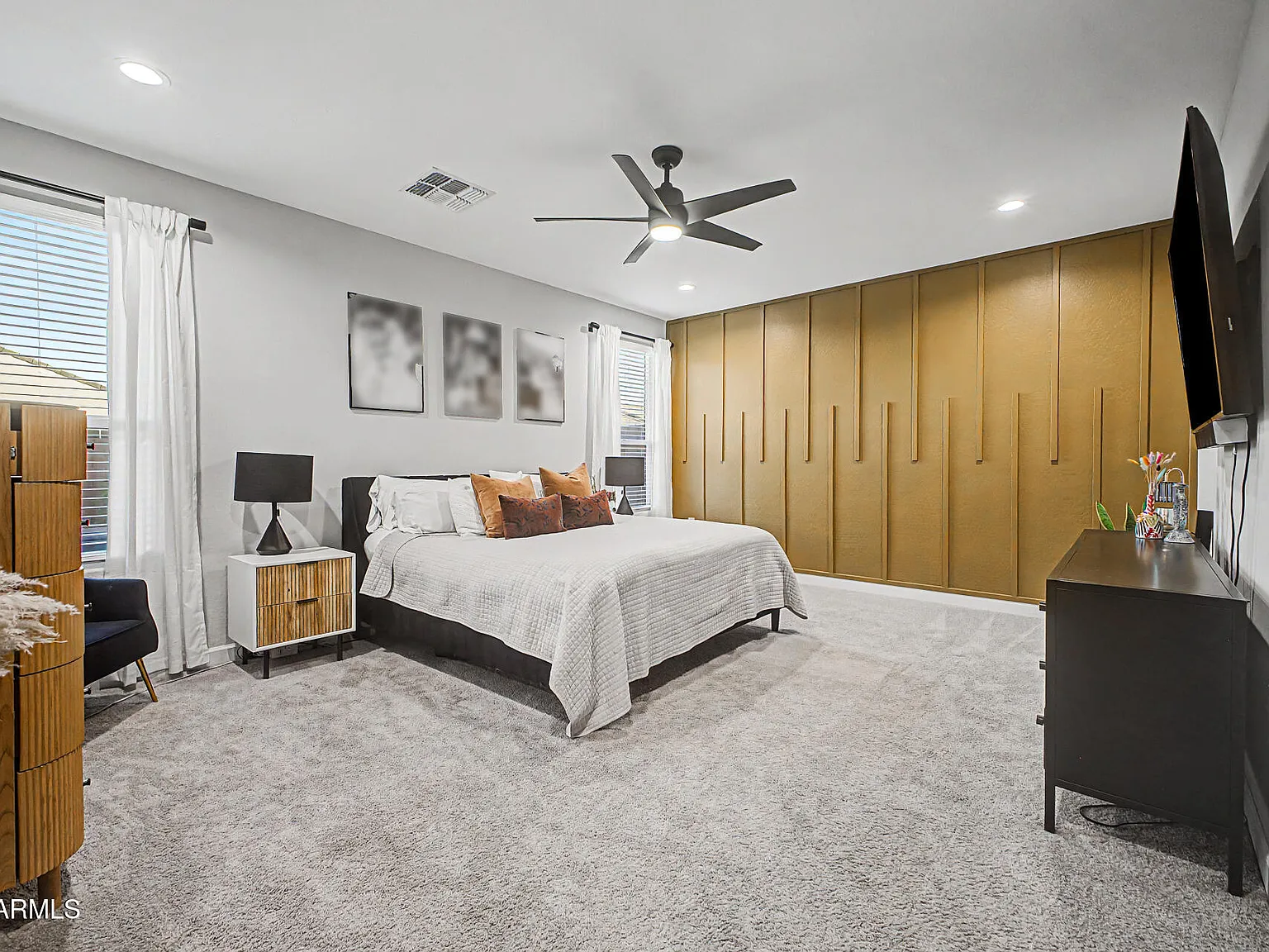 3 bed, 2.5 bath, 2044 sqft, $4,300 — Photo 3
