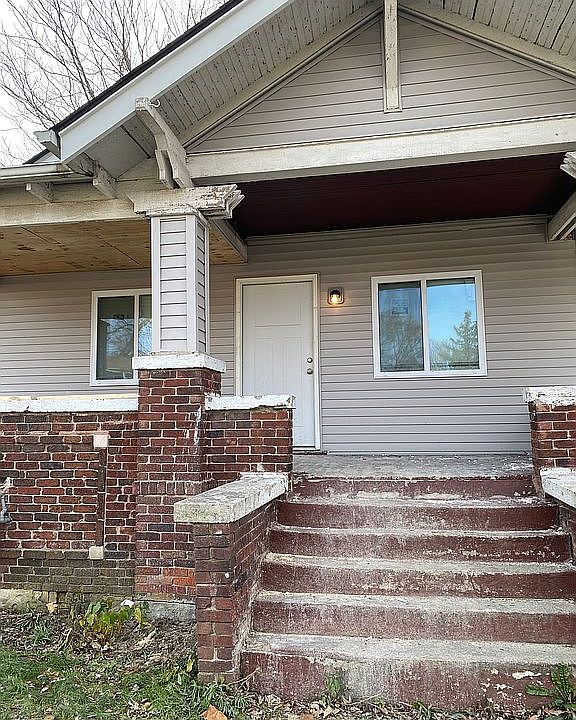 1st image of 39 Cedarhurst Pl