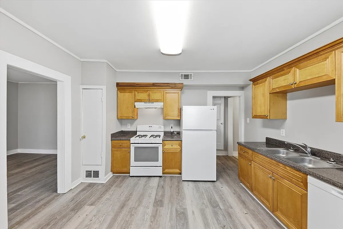 2 bed, 1200 sqft, $1,200 — Photo 4