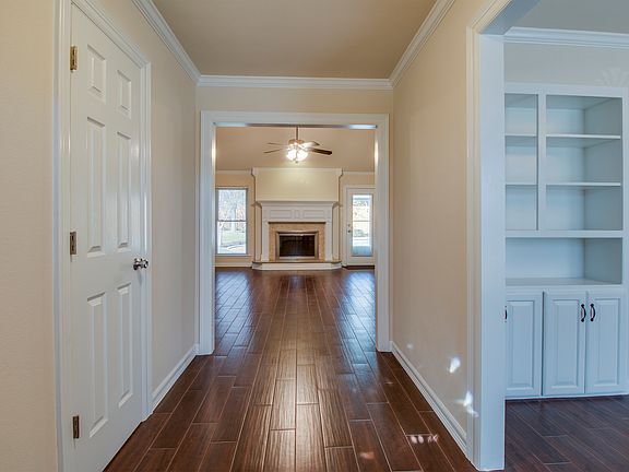 3rd image of 1052 Summerplace Ln