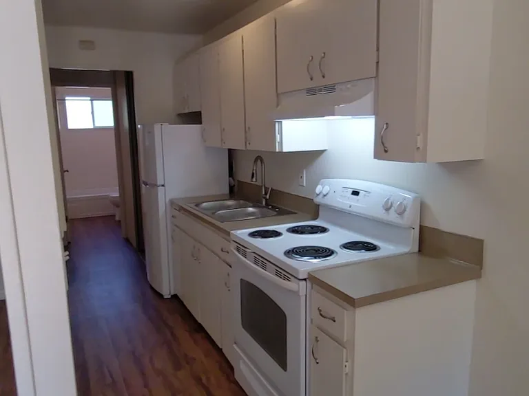 West Slope Apartments — Photo 3