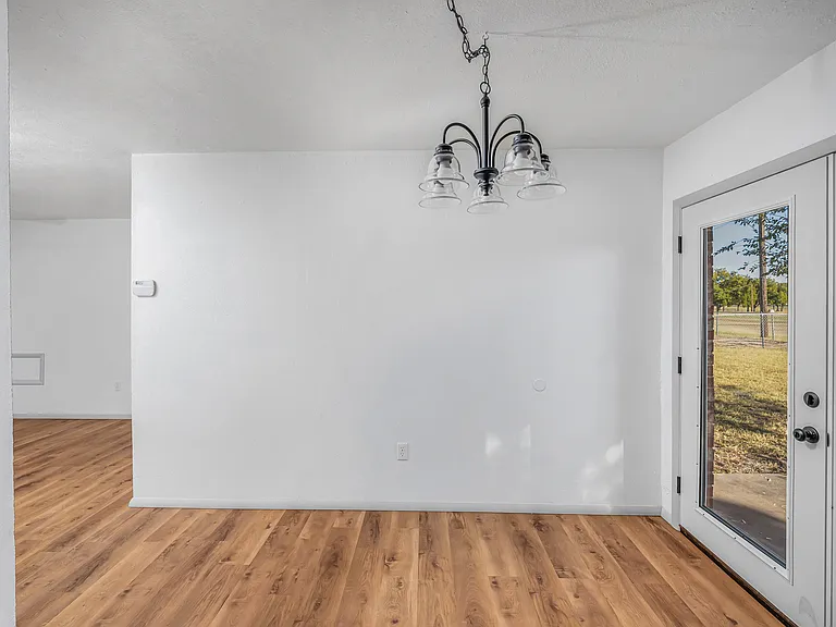 305 NE Angus St — Photo 9