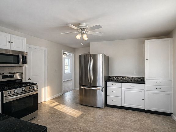 3rd image of 20 Hanson St Unit 1