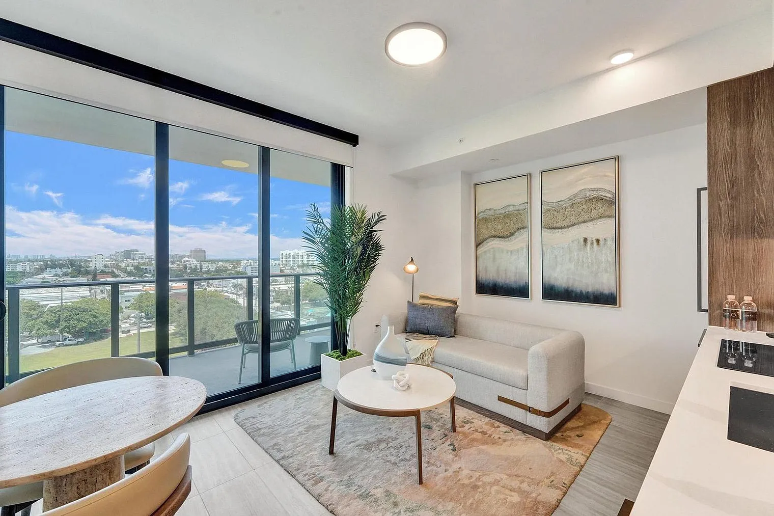 1 bed, 1.0 bath, 548 sqft, $3,194 — Photo 2