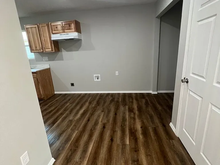 2444 N Benton Ave — Photo 11