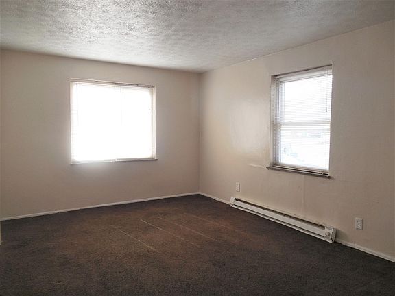 3rd image of 533 Telford Ave