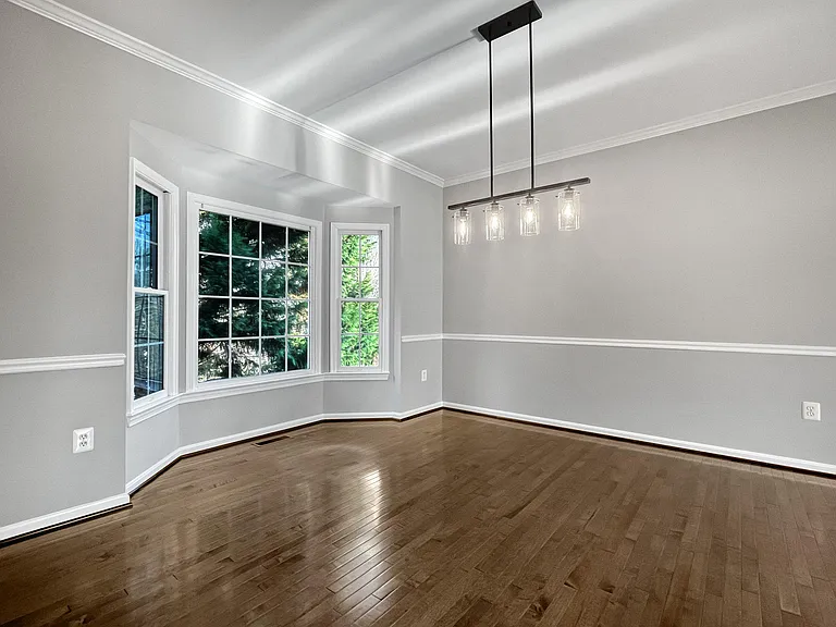 214 W Locust St — Photo 6