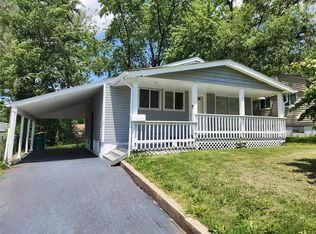 229 McAlpine Dr, Saint Louis, MO 63137