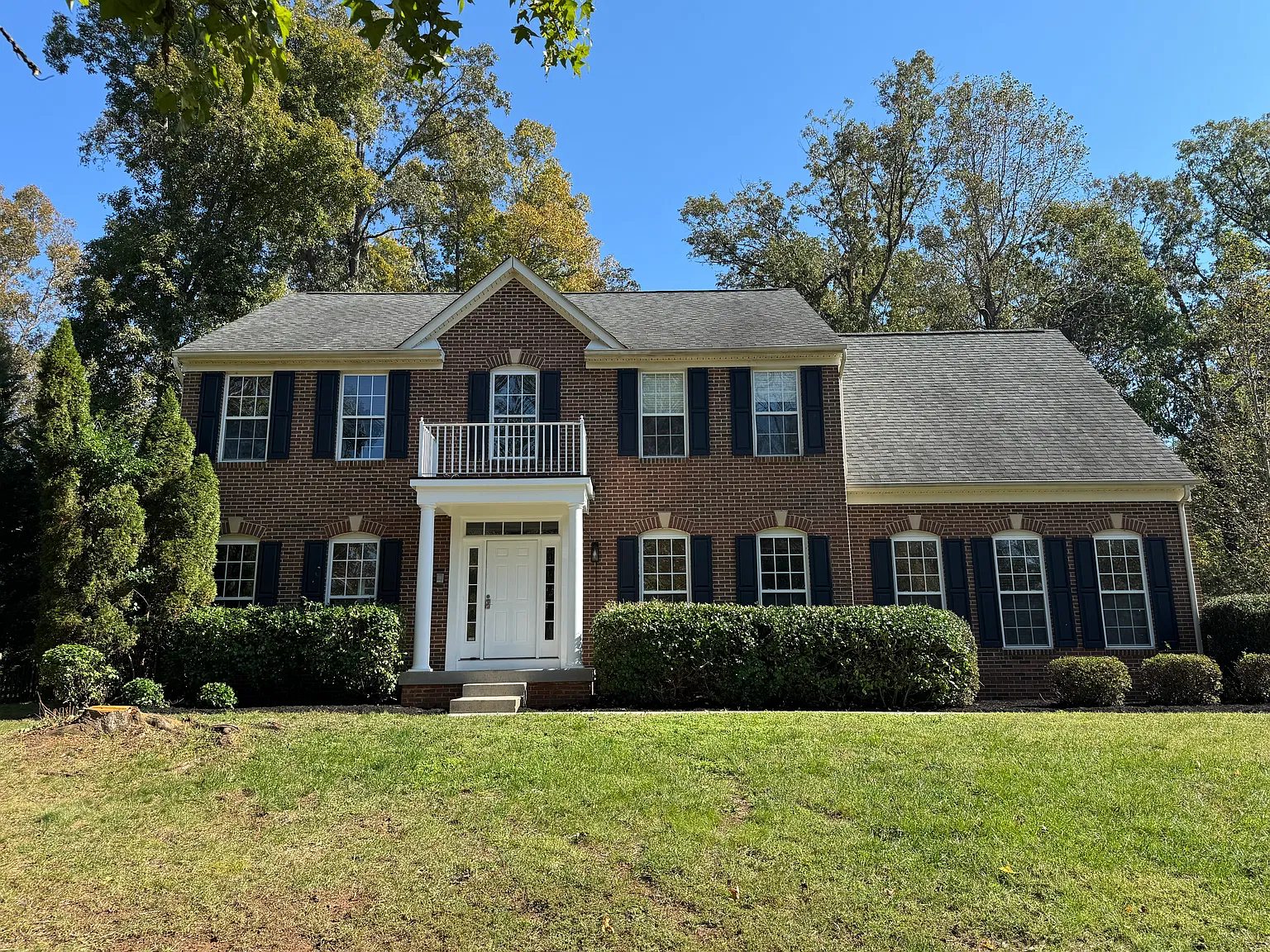 5 bed, 3.5 bath, 4100 sqft, $3,000 — Photo 2