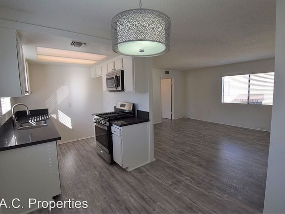 2nd image of 12338 Oxnard St #206