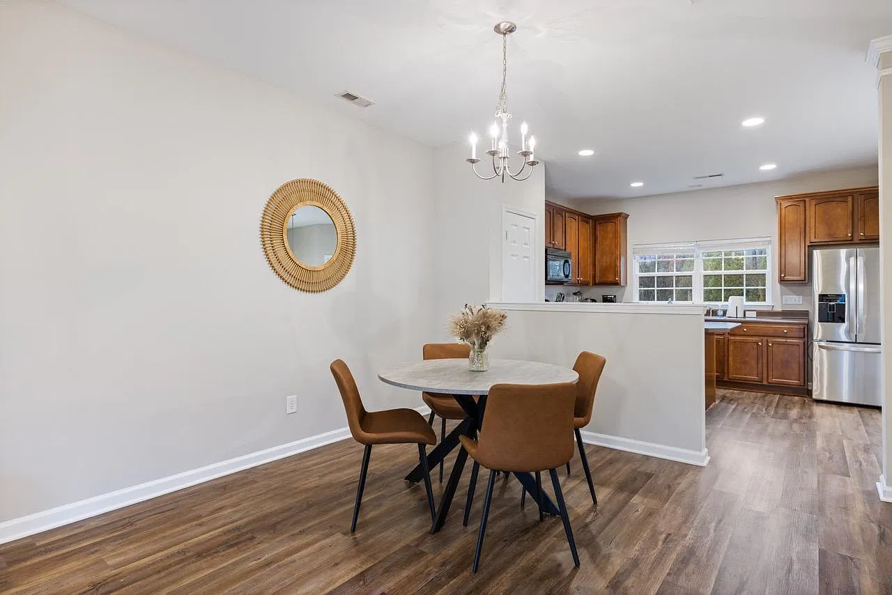 3 bed, 2.5 bath, 1971 sqft, $4,500 — Photo 2