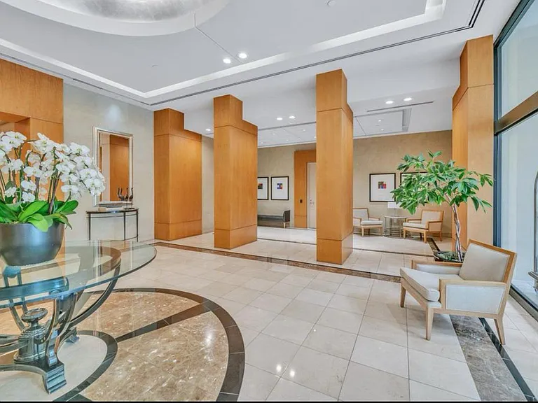 10445 Wilshire Blvd #1804 — Photo 35