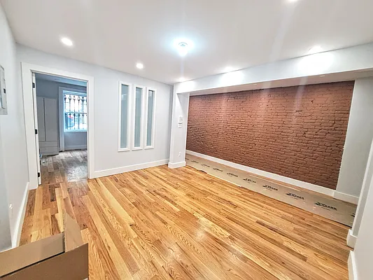 Rented by Friedman Mayer, LREB | media 6