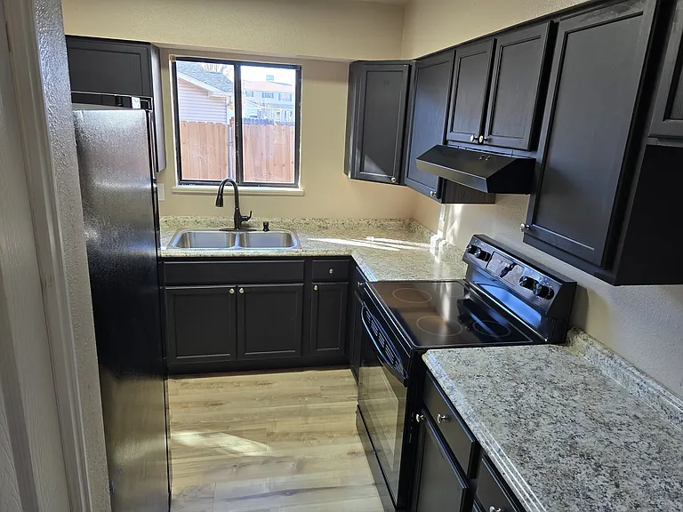 3188 Hill Ave #C — Photo 1