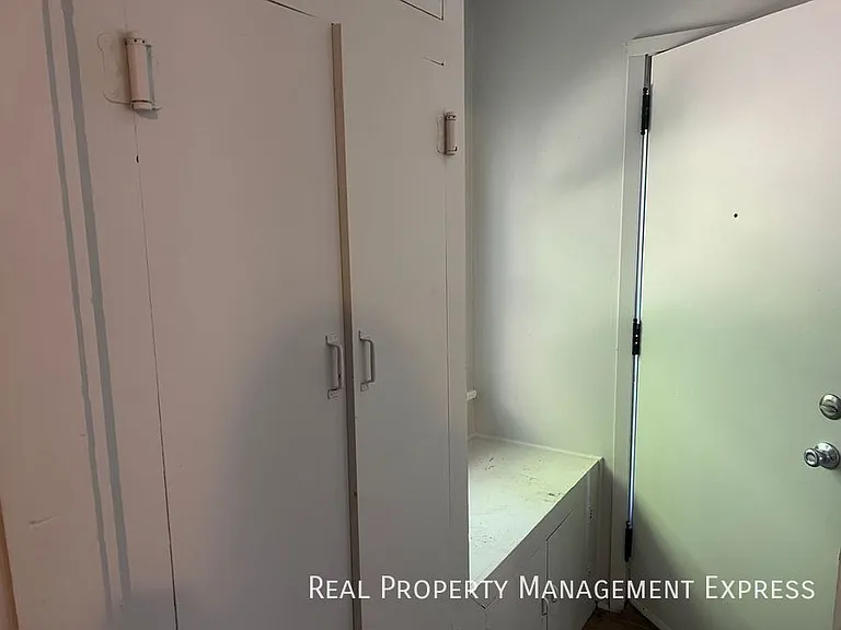 925 N Blauvelt Ave — Photo 12