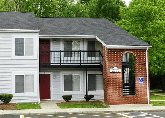 Pine View Apartments — Photo 2