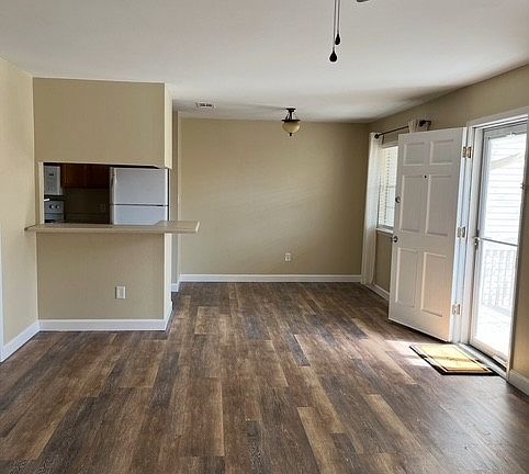 4th image of 1200 Shoreline Dr APT 409