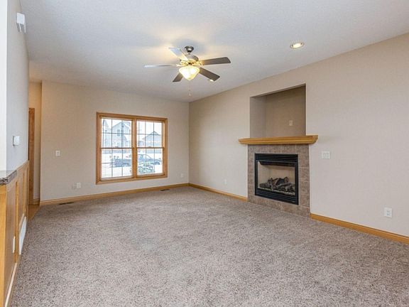 3rd image of 95 NE Gracewood Dr