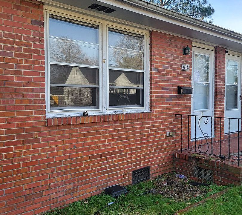 1st image of 205 Kelly Dr