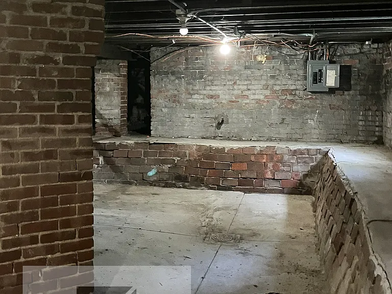 1613 N Edward St — Photo 21