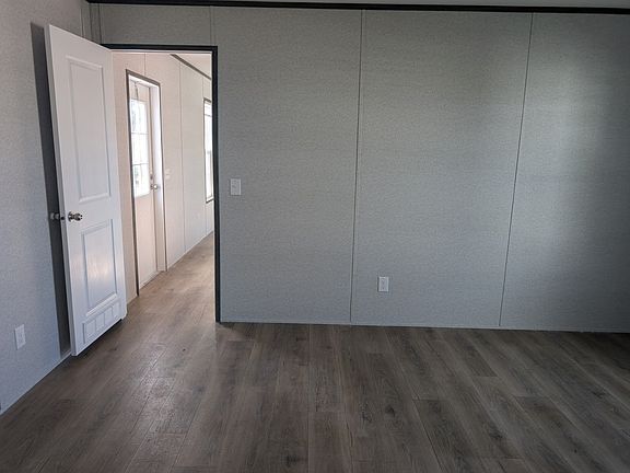 3rd image of 23 Garden Way