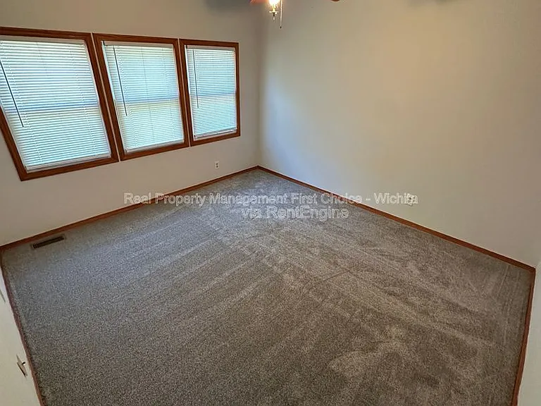 2448 E Aloma St — Photo 11