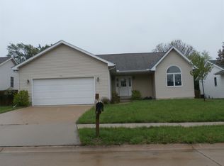 1917 13th St, Silvis, IL 61282