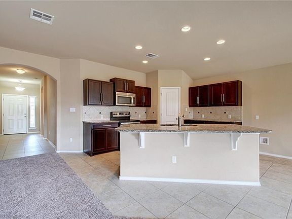 4th image of 18804 Leigh Ln