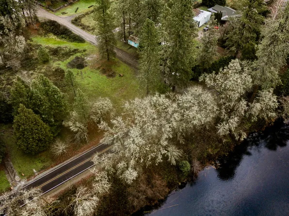 1701 Yokum Rd, Riddle, OR 97469