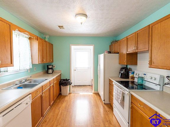 5th image of 114 Rose St