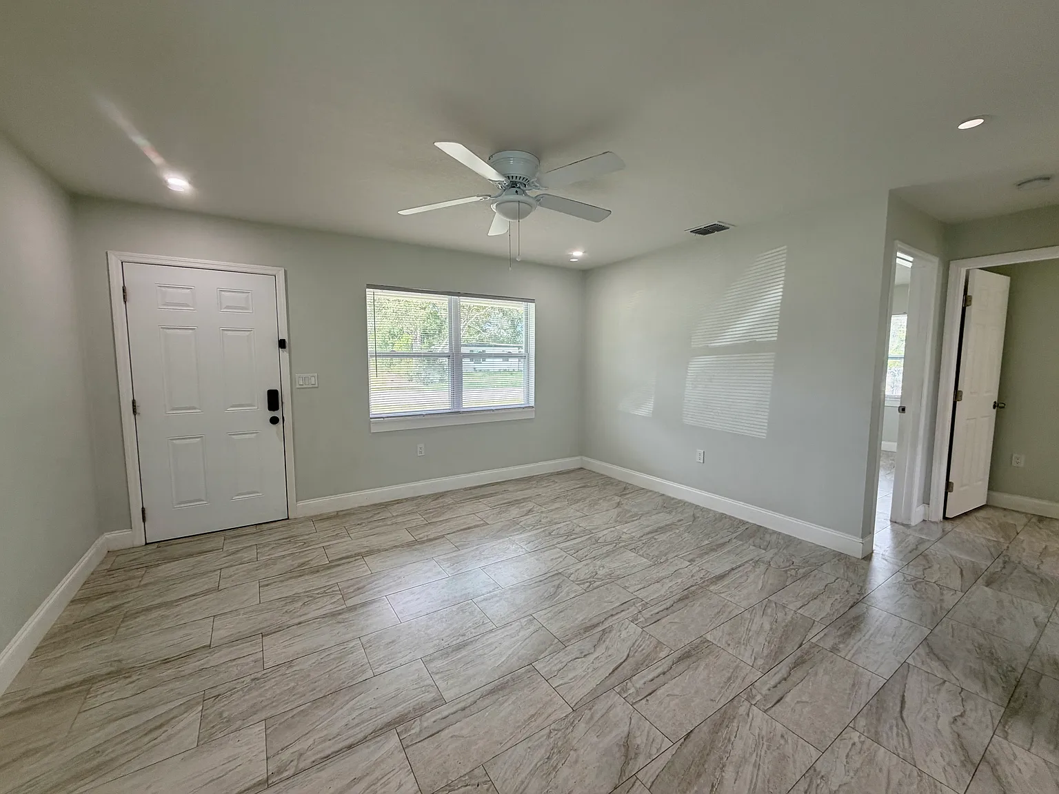 3 bed, 1150 sqft, $1,900 — Photo 4