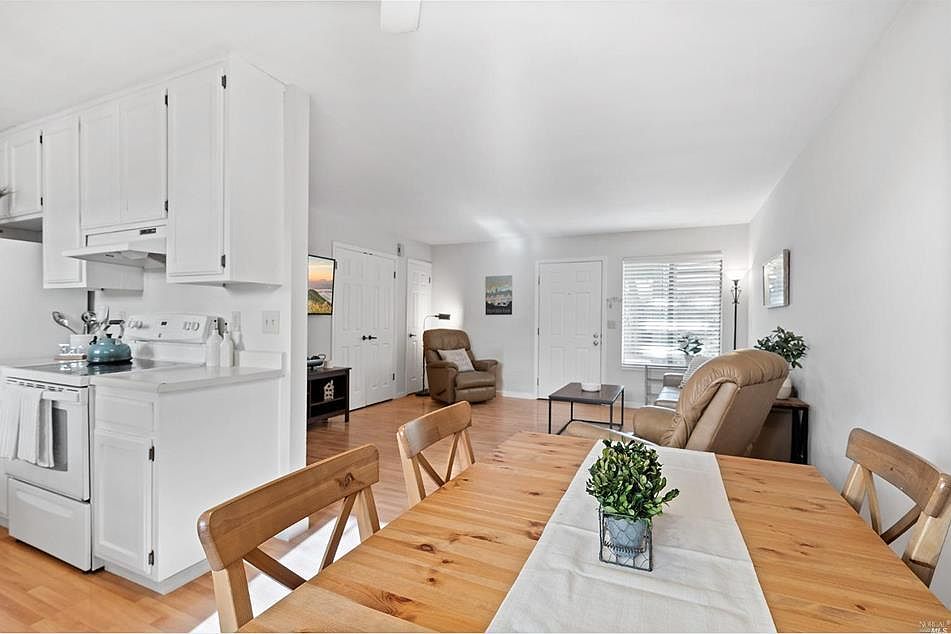 1st image of 569 Curtin Ln APT 3