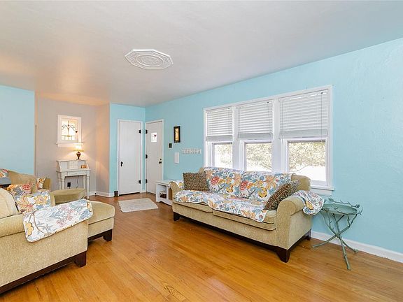 4th image of 9018 Rosemary Ave