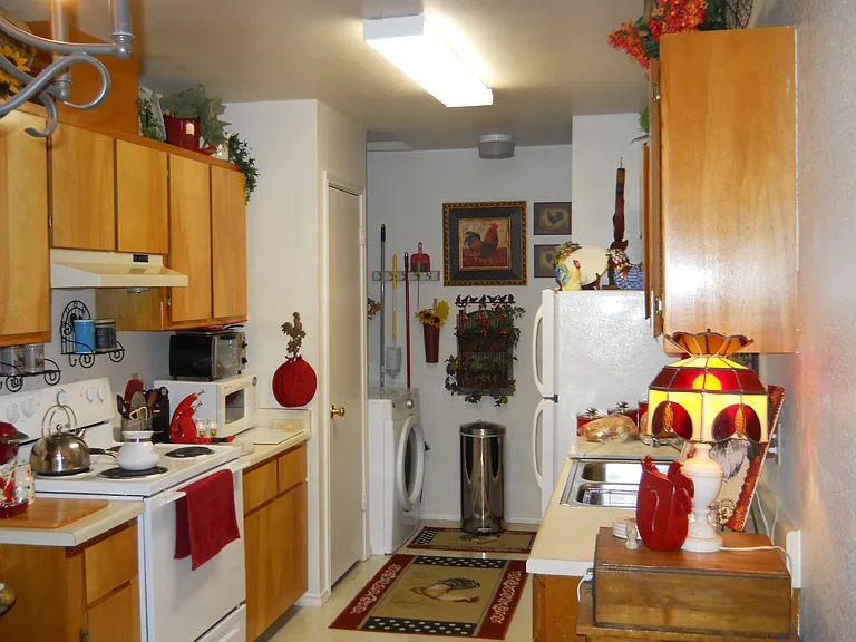 202 Richards St — Photo 6