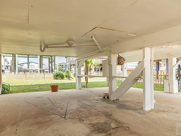 4th image of 12908 Bermuda Beach Dr