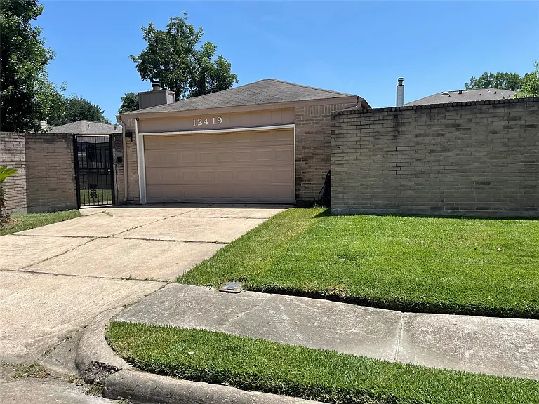 12419 Sungate Ln — Photo 1