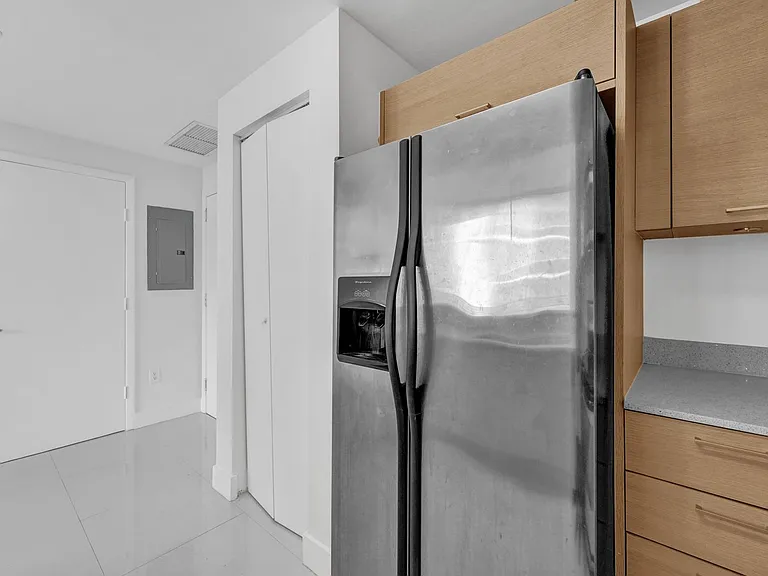 350 NE 24th St #509 — Photo 20