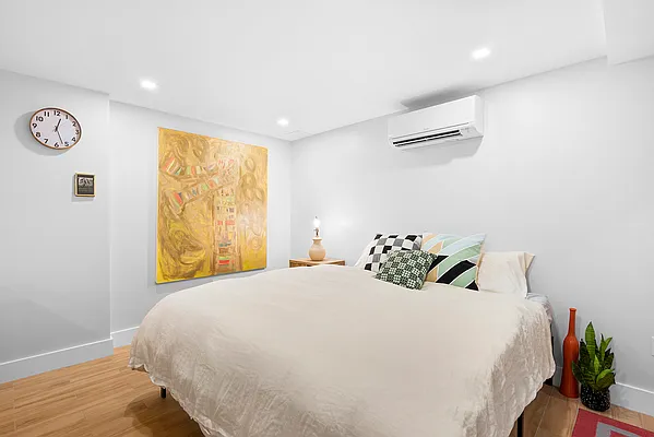 Rented by Compass | media 10