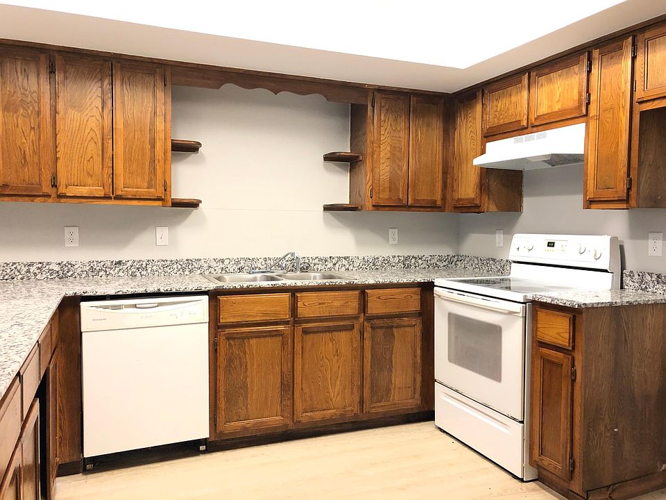 New granite countertops , eat in kitchen for bath stools in addition to dinning room area