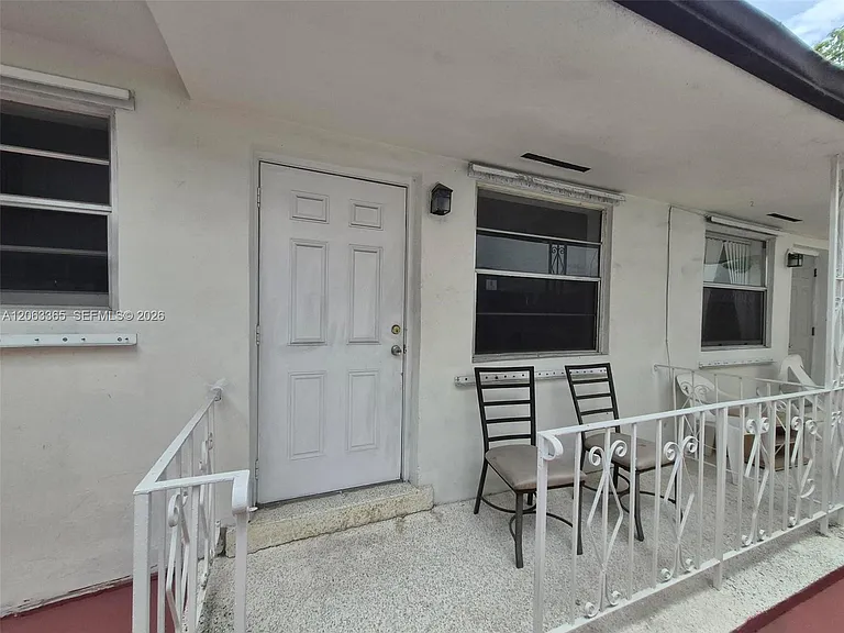 1715 SW 4th St #1717 — Photo 3